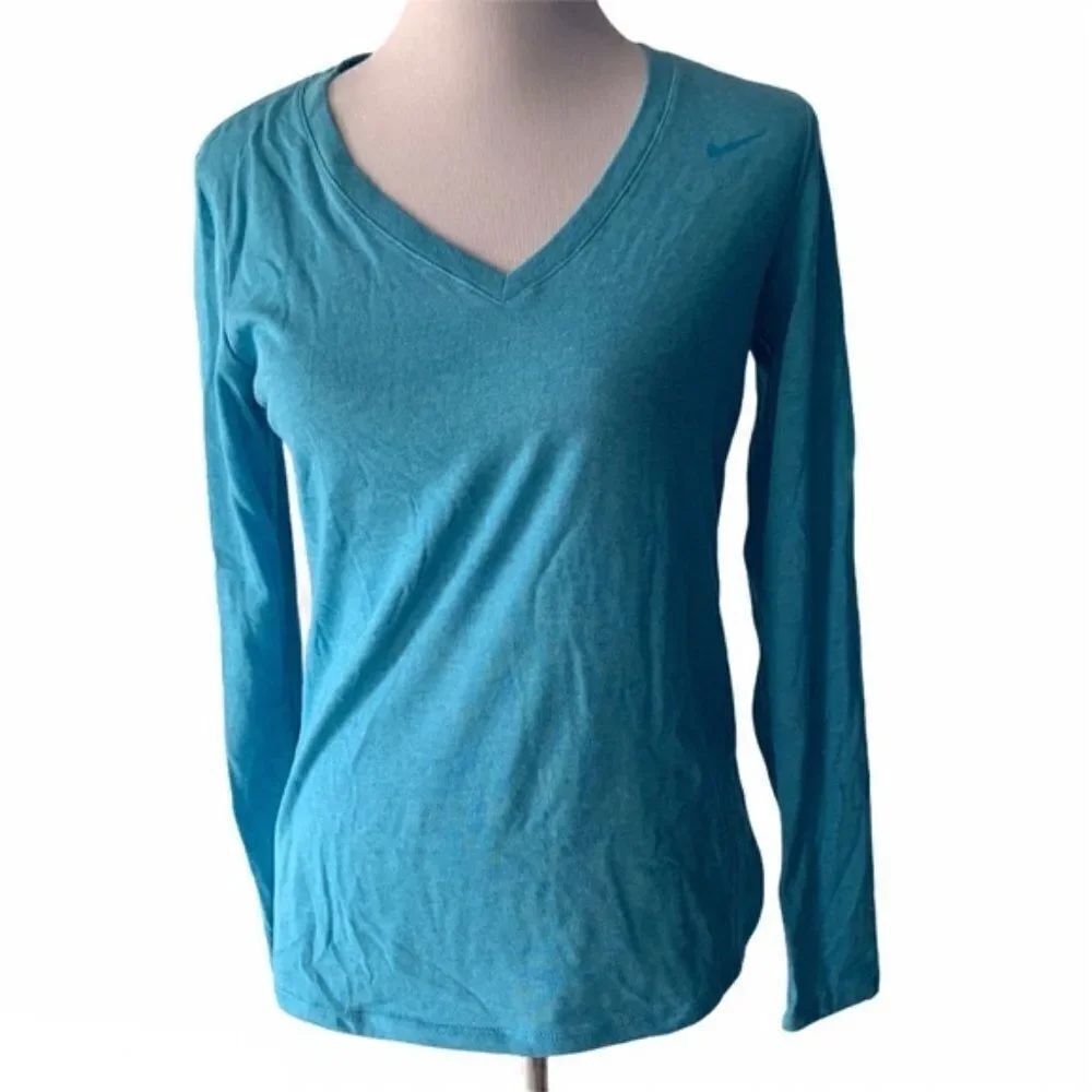 Nike Womenโs Athletic Cut VNeckโDri Fit sizeโM